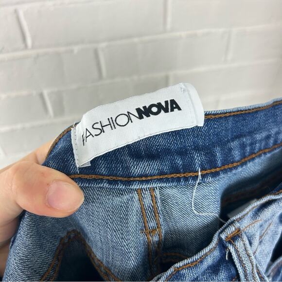 Fashion Nova High Rise Wide Leg Jeans Size 3/26 - Picture 2 of 11